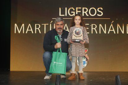 La temporada de Lucha Leonesa reconoció a los más destacados del deporte del cinto y la maña.