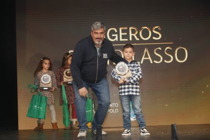 La temporada de Lucha Leonesa reconoció a los más destacados del deporte del cinto y la maña.