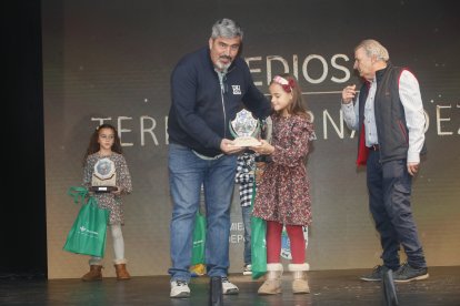 La temporada de Lucha Leonesa reconoció a los más destacados del deporte del cinto y la maña.