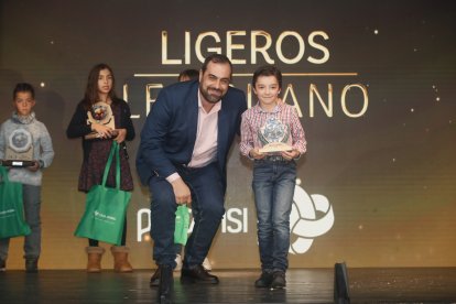 La temporada de Lucha Leonesa reconoció a los más destacados del deporte del cinto y la maña.