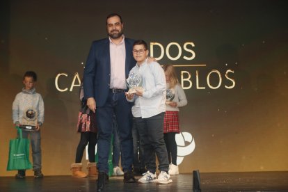 La temporada de Lucha Leonesa reconoció a los más destacados del deporte del cinto y la maña.