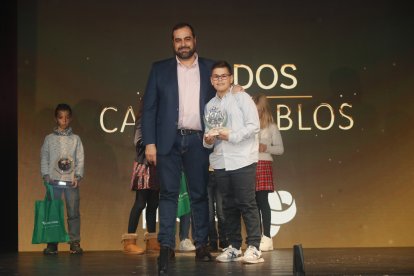 La temporada de Lucha Leonesa reconoció a los más destacados del deporte del cinto y la maña.