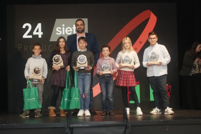 La temporada de Lucha Leonesa reconoció a los más destacados del deporte del cinto y la maña.