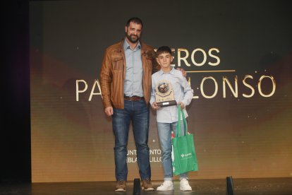 La temporada de Lucha Leonesa reconoció a los más destacados del deporte del cinto y la maña.