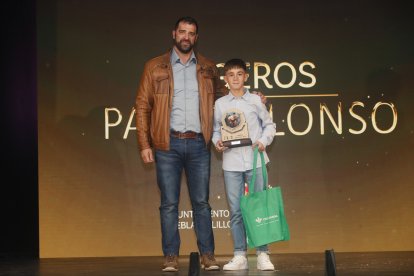 La temporada de Lucha Leonesa reconoció a los más destacados del deporte del cinto y la maña.