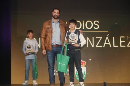 La temporada de Lucha Leonesa reconoció a los más destacados del deporte del cinto y la maña.