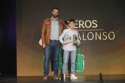 La temporada de Lucha Leonesa reconoció a los más destacados del deporte del cinto y la maña.