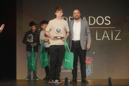 La temporada de Lucha Leonesa reconoció a los más destacados del deporte del cinto y la maña.