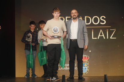 La temporada de Lucha Leonesa reconoció a los más destacados del deporte del cinto y la maña.