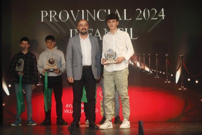 La temporada de Lucha Leonesa reconoció a los más destacados del deporte del cinto y la maña.