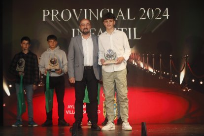 La temporada de Lucha Leonesa reconoció a los más destacados del deporte del cinto y la maña.