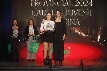 La temporada de Lucha Leonesa reconoció a los más destacados del deporte del cinto y la maña.