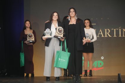 La temporada de Lucha Leonesa reconoció a los más destacados del deporte del cinto y la maña.