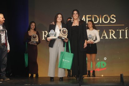 La temporada de Lucha Leonesa reconoció a los más destacados del deporte del cinto y la maña.