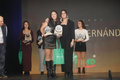 La temporada de Lucha Leonesa reconoció a los más destacados del deporte del cinto y la maña.