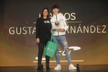 La temporada de Lucha Leonesa reconoció a los más destacados del deporte del cinto y la maña.