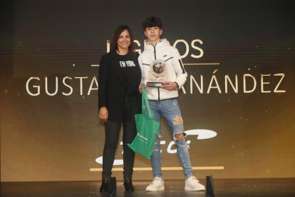 La temporada de Lucha Leonesa reconoció a los más destacados del deporte del cinto y la maña.