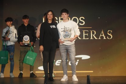 La temporada de Lucha Leonesa reconoció a los más destacados del deporte del cinto y la maña.