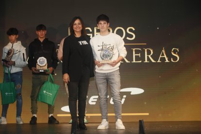 La temporada de Lucha Leonesa reconoció a los más destacados del deporte del cinto y la maña.