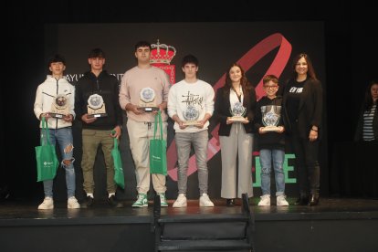 La temporada de Lucha Leonesa reconoció a los más destacados del deporte del cinto y la maña.