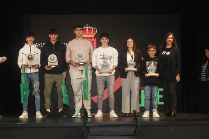 La temporada de Lucha Leonesa reconoció a los más destacados del deporte del cinto y la maña.