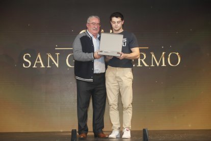 La temporada de Lucha Leonesa reconoció a los más destacados del deporte del cinto y la maña.