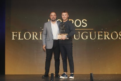 La temporada de Lucha Leonesa reconoció a los más destacados del deporte del cinto y la maña.