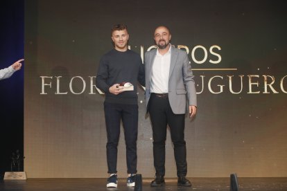 La temporada de Lucha Leonesa reconoció a los más destacados del deporte del cinto y la maña.