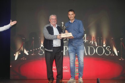 La temporada de Lucha Leonesa reconoció a los más destacados del deporte del cinto y la maña.