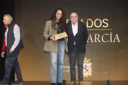 La temporada de Lucha Leonesa reconoció a los más destacados del deporte del cinto y la maña.