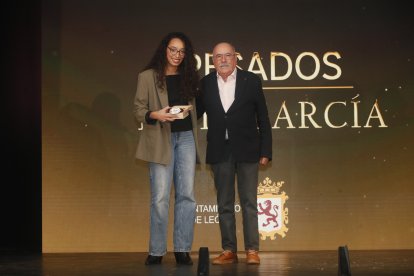 La temporada de Lucha Leonesa reconoció a los más destacados del deporte del cinto y la maña.