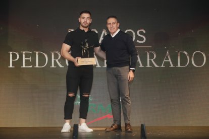 La temporada de Lucha Leonesa reconoció a los más destacados del deporte del cinto y la maña.