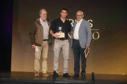 La temporada de Lucha Leonesa reconoció a los más destacados del deporte del cinto y la maña.