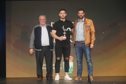 La temporada de Lucha Leonesa reconoció a los más destacados del deporte del cinto y la maña.