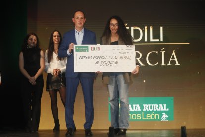 La temporada de Lucha Leonesa reconoció a los más destacados del deporte del cinto y la maña.