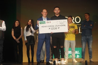 La temporada de Lucha Leonesa reconoció a los más destacados del deporte del cinto y la maña.