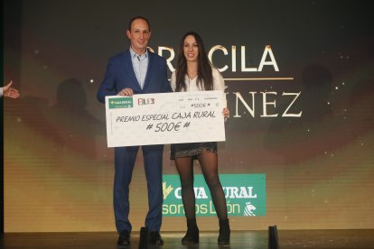 La temporada de Lucha Leonesa reconoció a los más destacados del deporte del cinto y la maña.