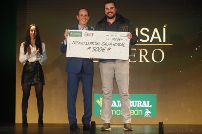 La temporada de Lucha Leonesa reconoció a los más destacados del deporte del cinto y la maña.