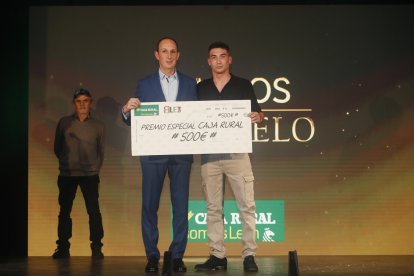 La temporada de Lucha Leonesa reconoció a los más destacados del deporte del cinto y la maña.