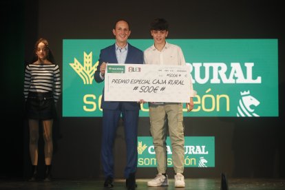 La temporada de Lucha Leonesa reconoció a los más destacados del deporte del cinto y la maña.