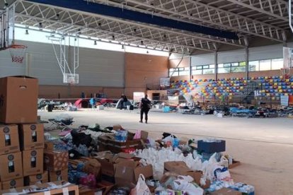 Pabellón con las ayudas para los damnificados por la gota fría que arrasó Valencia.