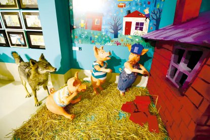 Figuras de los tres cerditos pertenecientes a la exposición.