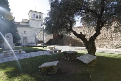 El parque del Cid se reabrió este viernes tras casi cinco meses de obras.