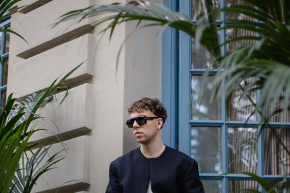 Quevedo posa en una entrevista con EFE este viernes en Madrid. EFE/Daniel González