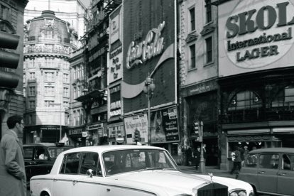 Imagen de archivo de un rolls-royce silver shadow.