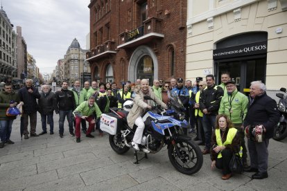 Moteros Solidarios homenajea a Lucía, una niña con cáncer.