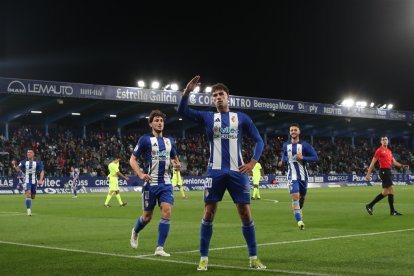 Las fotos de la victoria de la Deportiva contra el Amorebieta.