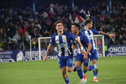 Las fotos de la victoria de la Deportiva contra el Amorebieta.