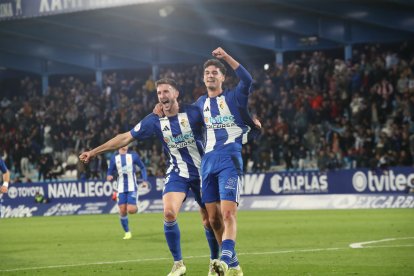 Las fotos de la victoria de la Deportiva contra el Amorebieta.