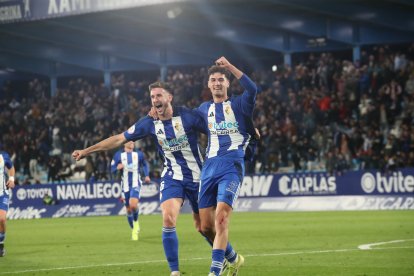 Las fotos de la victoria de la Deportiva contra el Amorebieta.